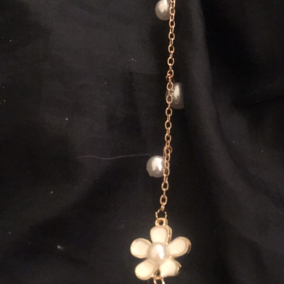COPY - NWT necklace. Gold chain with pearls and white enamel - Picture 2 of 5